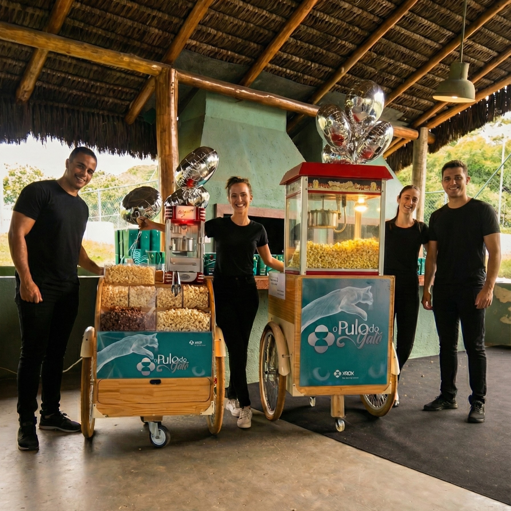 Servindo pipoca gourmet no ponto de venda